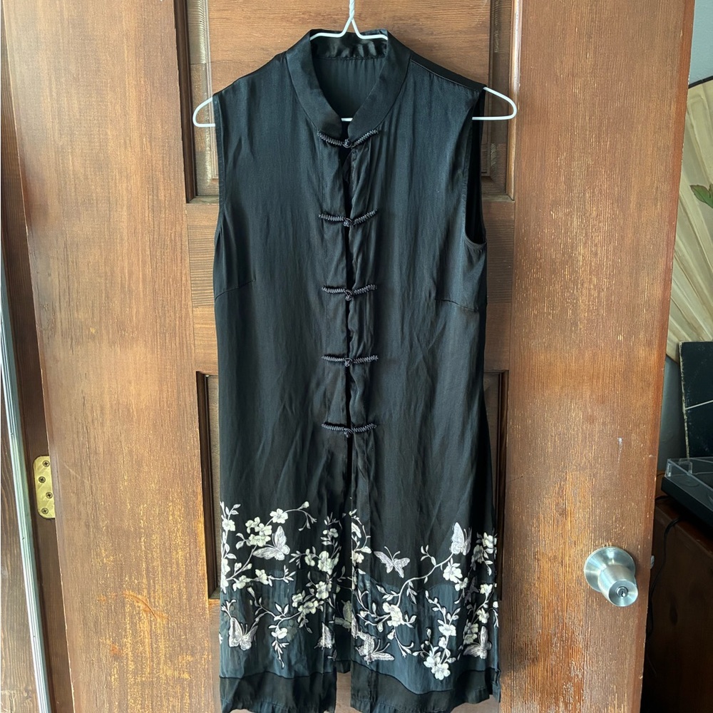 Black Sleeveless Mandarin Collar Midi Dress with White Floral Hem